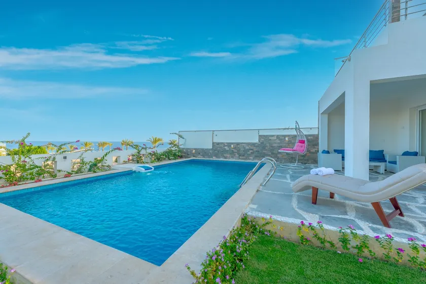 Luxury villa - Image 1
