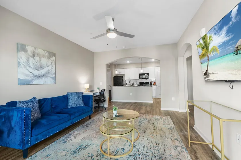 Boutique 2BR Resort Pool & In-Unit Laundry - Image 1