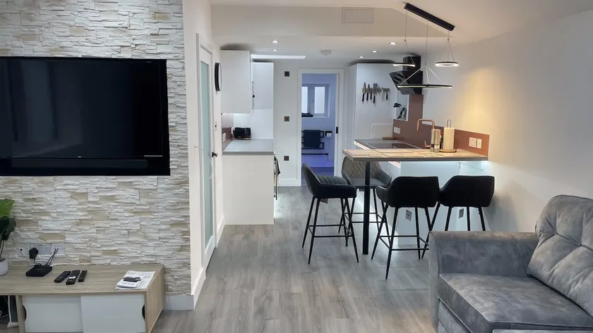 Private Luxury By The Sea, With A Personal Gym, Hot Tub, And Free Parking! - Image 1