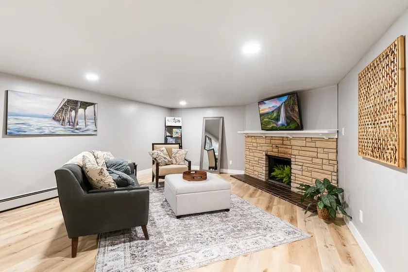 The King’s Nook | Lakewood Hot Tub Hideaway - Image 1
