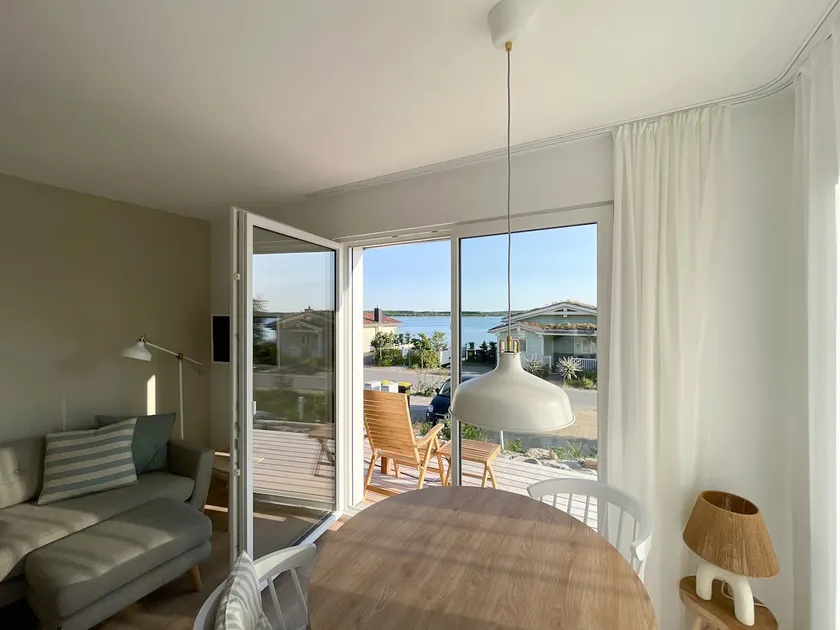 Sunny terrace overlooking the lake - Image 1