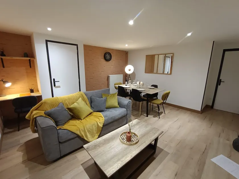 Ground floor apartment in a villa - Image 1