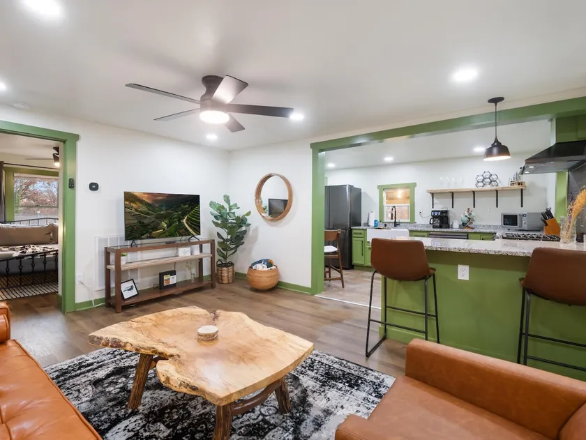 Newly Renovated Cottage*Hot Tub*Dog Friendly* - Image 1