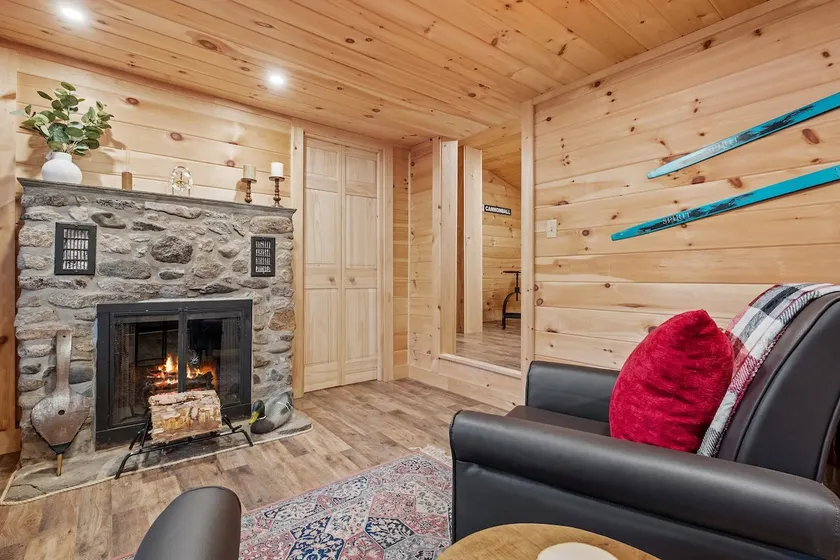Riverfront Cabin in the White Mountains - Image 1