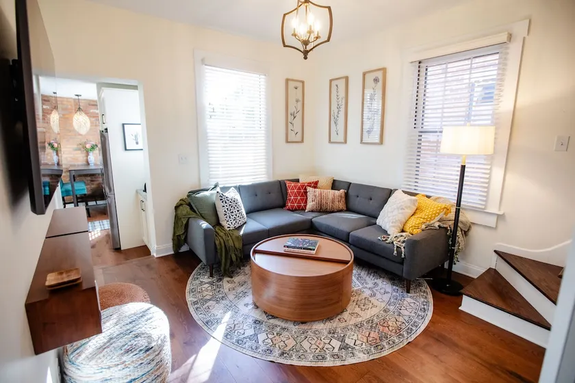 German Village Gem: Cozy Luxury & Hot Tub Haven - Image 1