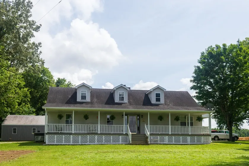 Cozy Country Home - Image 1