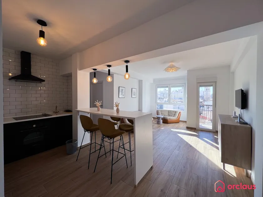 Style and Elegance in the Center - Image 1