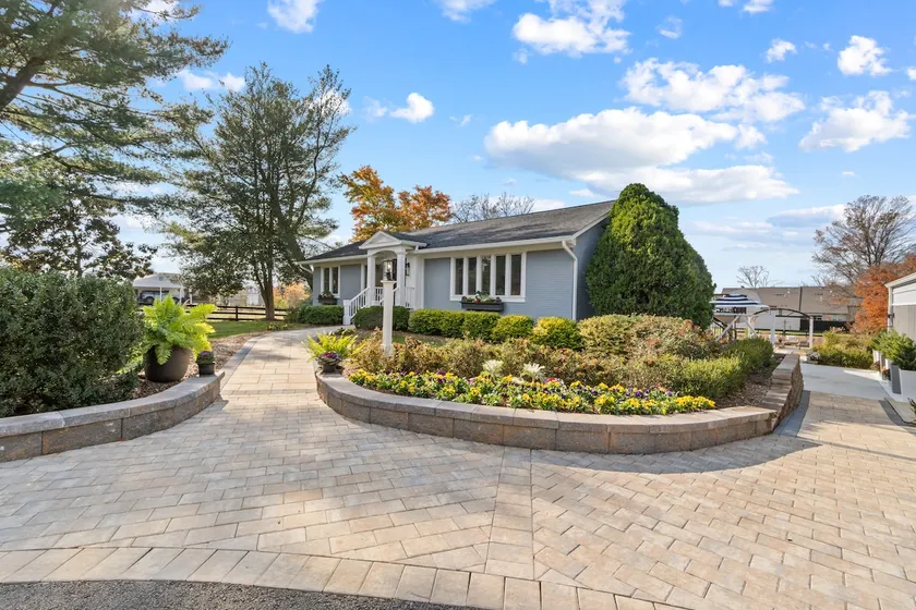A Luxurious Home for rest and work. - Image 1