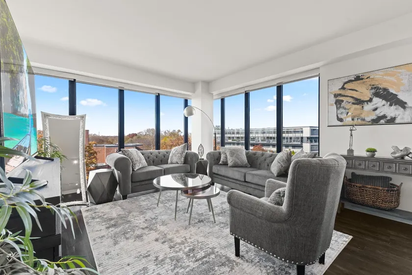 ”Faith of Evanston”2BDR/2bth W Gym+Pool - Image 1