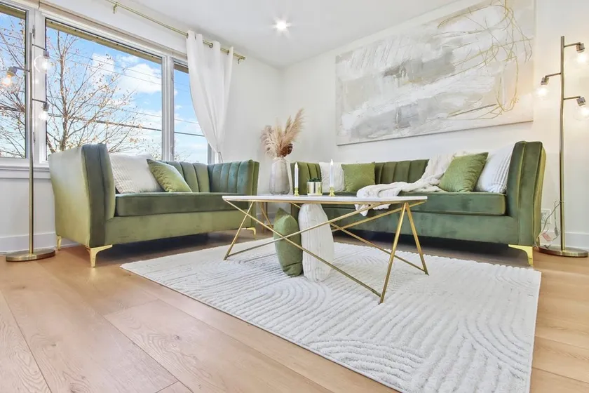 Elegant 6-Bedroom Home in a Prime Location - Image 1
