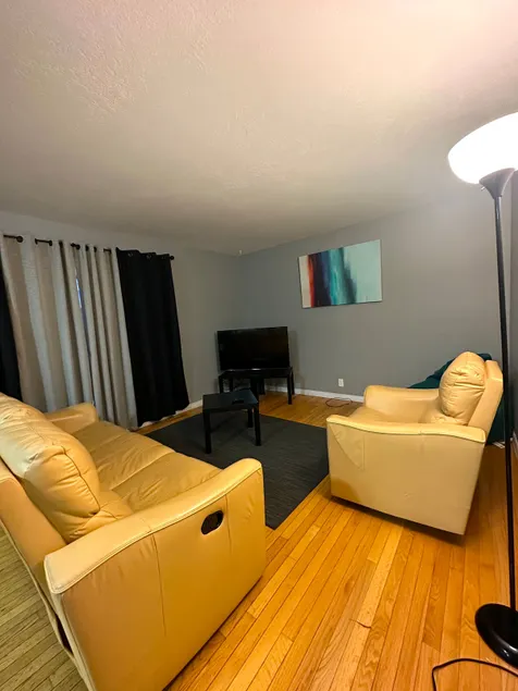 Spacious Downtown 3BR Home, 4bds - Image 1