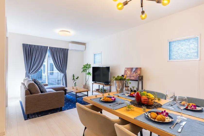 [Maximum 10 people] A whole condominium for rent in the popular Chatan! Free parking for 2 vehicles! (2 toilets, 1 bathroom) - Image 1