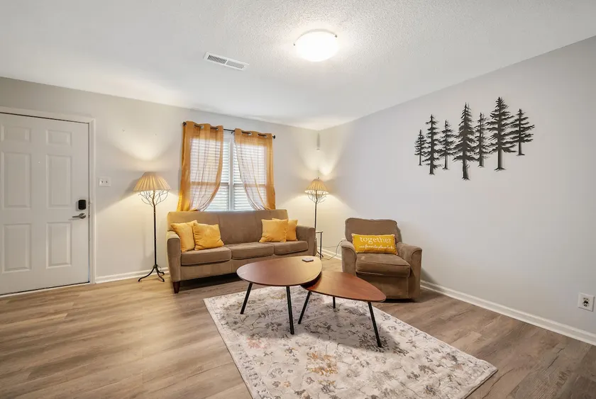 Cozy 2BR Townhome Near Duke – Pet Friendly! - Image 1