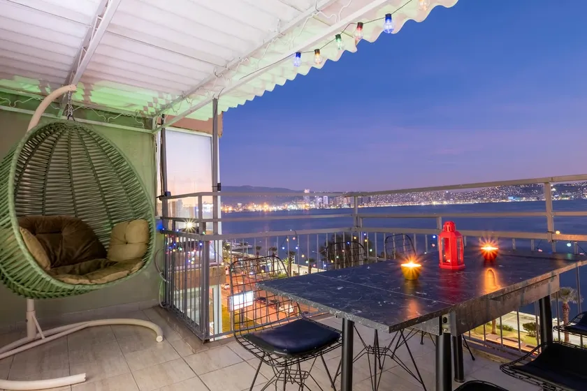 Apartment with terrace with sea view - Image 1