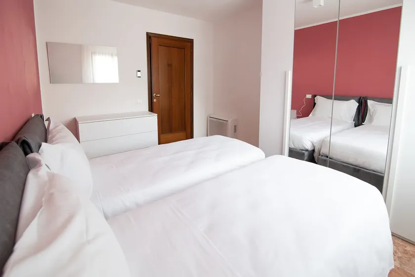 Spacious and modern two-bedroom on Corso Palladio - Image 1
