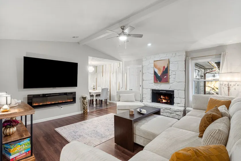 The Aster Oasis | 4BR 7 Beds + Yard, Patio & Style - Image 1