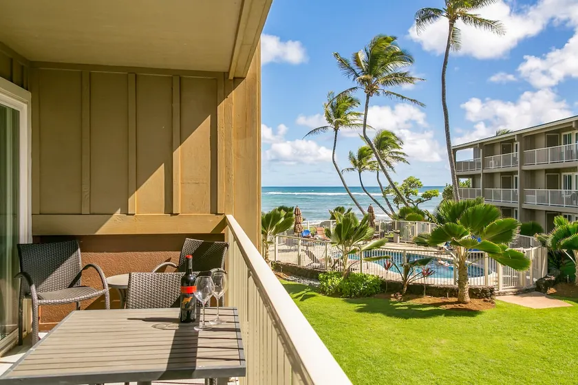 2 Bedroom Ocean View Condo with Elevator & Pool - Image 1