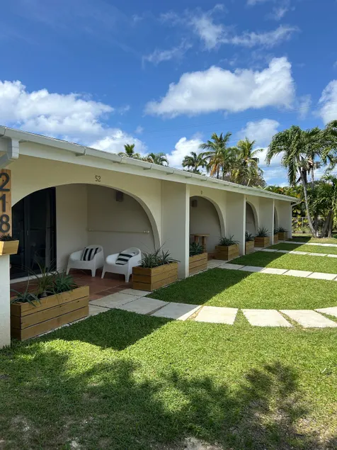 Cocobuoys Apt 50 - Beach & Pool Access - Image 1