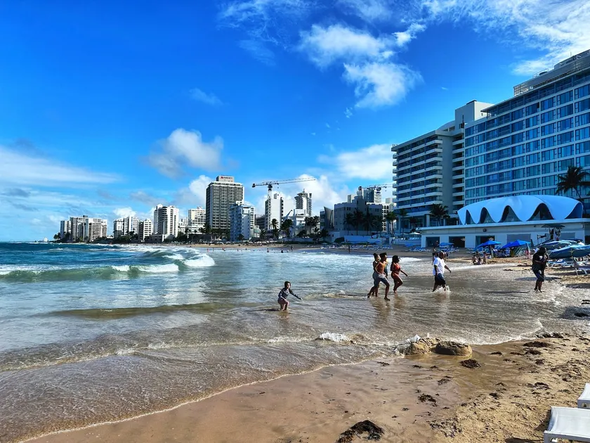 Condado Center BEACH & Party 2bd/1.5ba w/ Laundry - Image 1