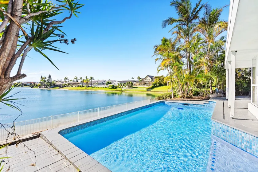 Stunning Waterfront Home (3 Large En-Suites!) - Image 1