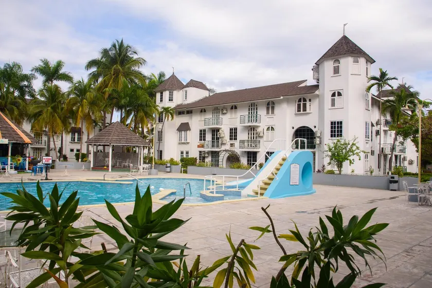 Czar's Oasis Apt B27 @ Ocho Rios - Image 1