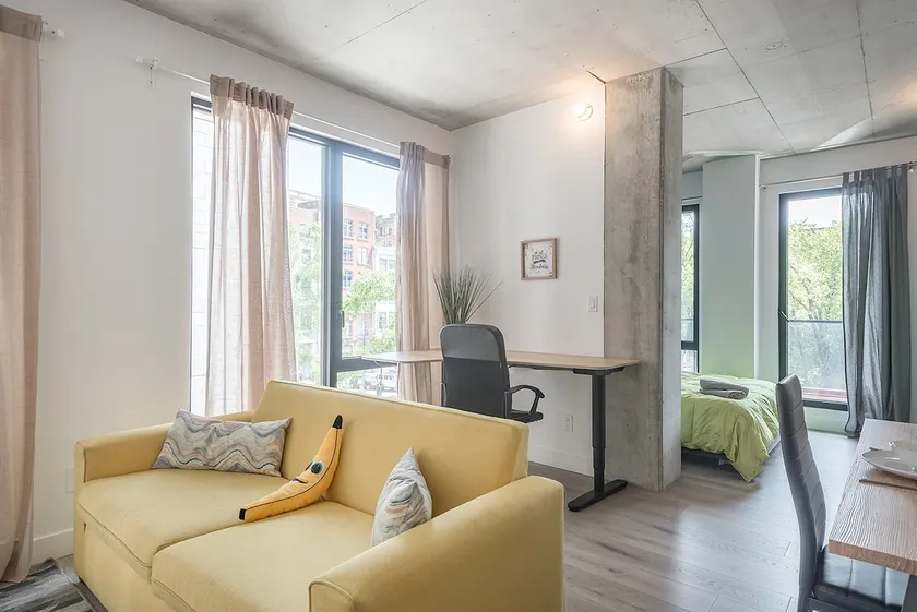 Chic 2BR • Balcony • Old Port & Downtown + Parking - Image 1