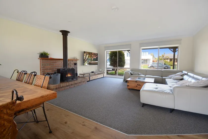 Stylish Renovated Beach House on the Bellarine - Image 1