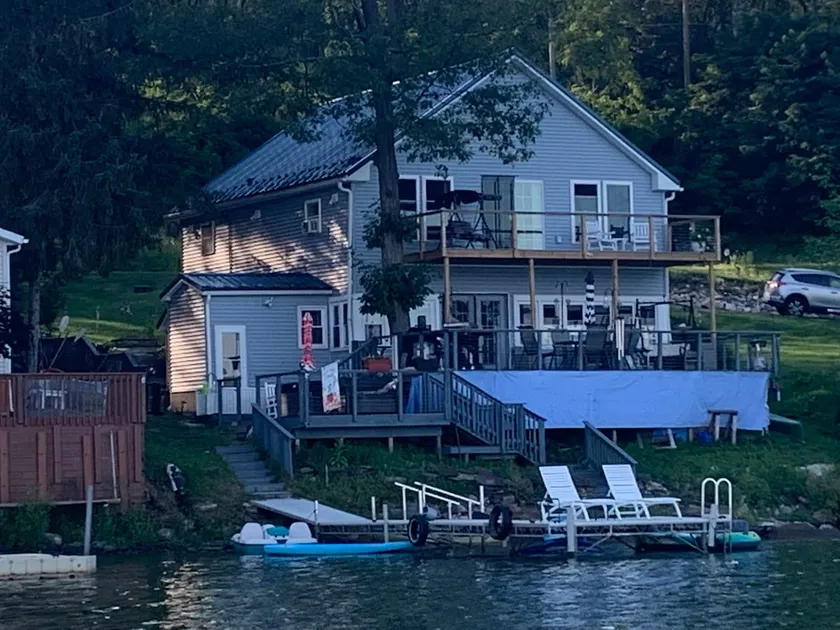 Lake Spirit-Lakefront-Hot tub-Pet friendly-Boats - Image 1