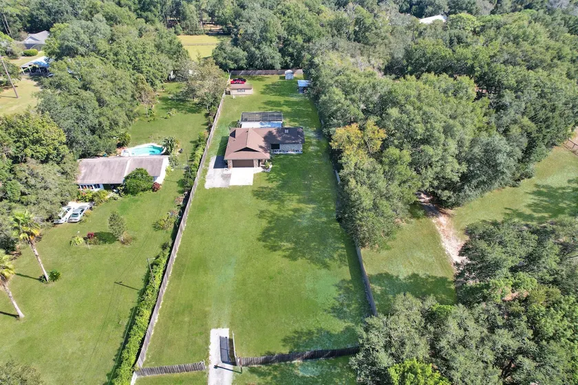 Welcome To Dreamland Over 1 acre of private living - Image 1