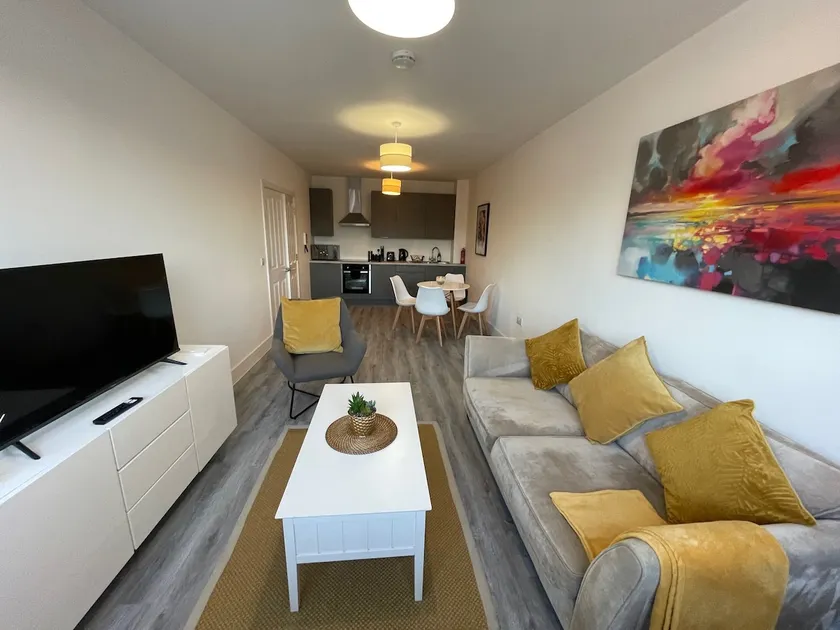 Beautiful Flat In Woking Central - Image 1
