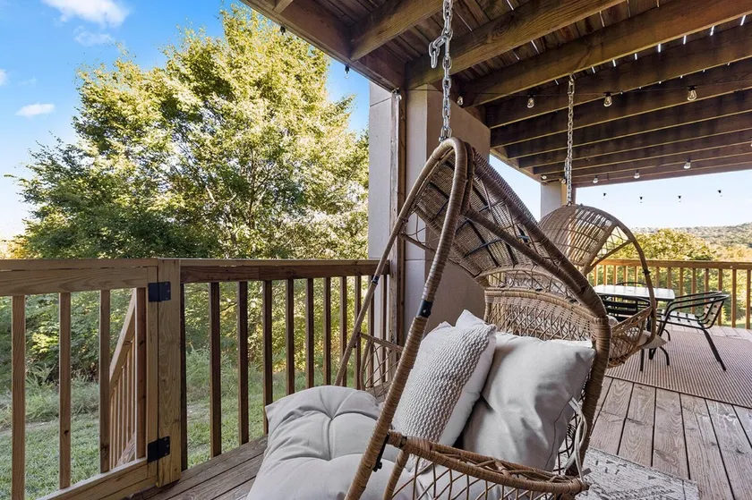 Modern Elegance & walk to the lake @ Indian Point! - Image 1