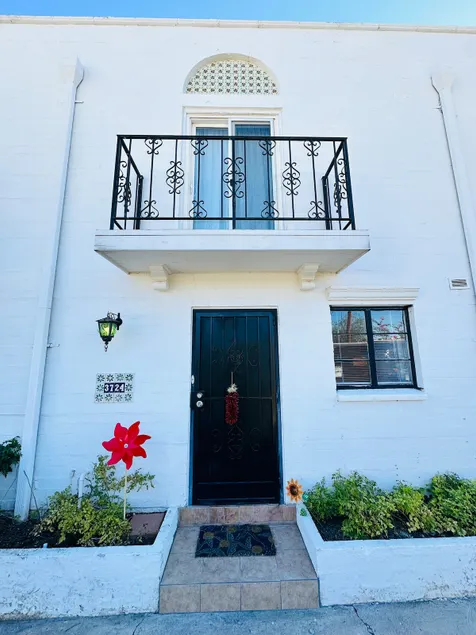 Spanish Villa Townhouse - Image 1