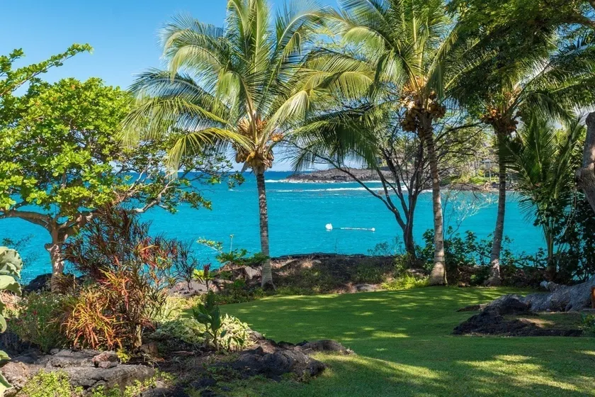 Kona Ocean Front Cottage on Keauhou Bay - Image 1