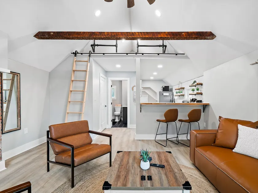 Unique BOHO Ohio City Loft Apt - Image 1