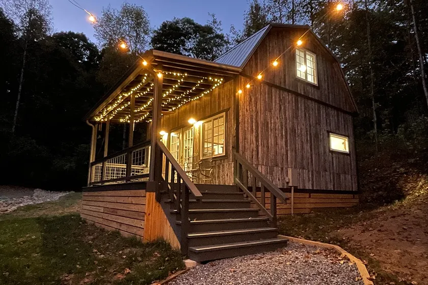 Hidden Cove Cabin: Nestled in Peaceful Wooded Cove - Image 1
