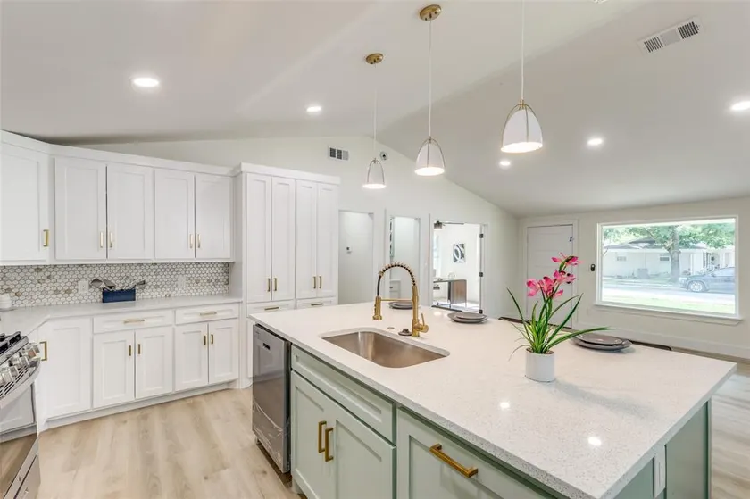 Beautiful Home Near Ft. Worth Stockyards! - Image 1