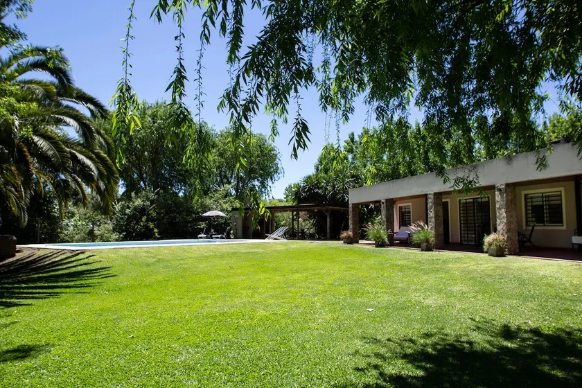 Cottage with amazing pool - Image 1