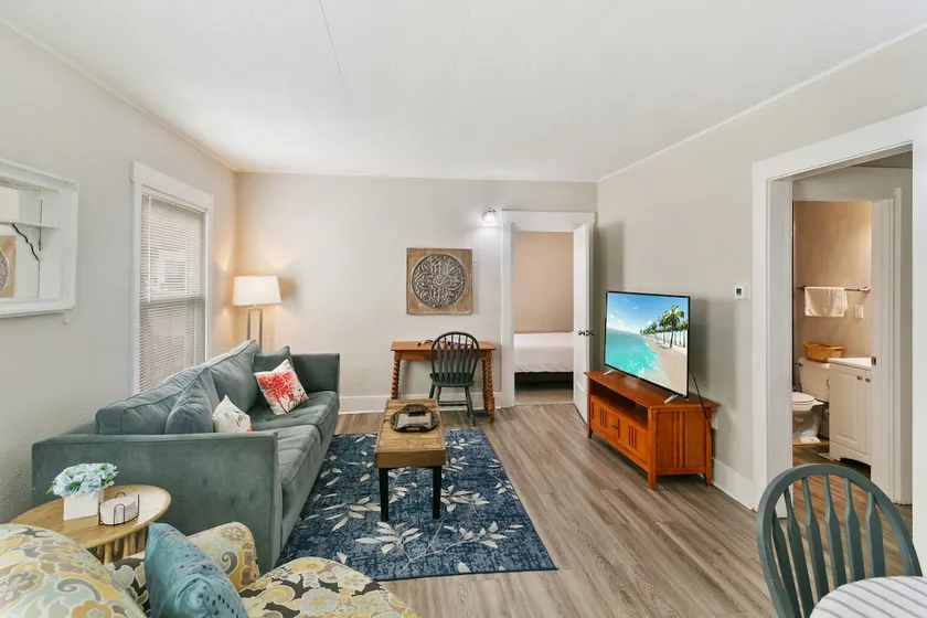 Downtown Libertyville Apt Near Naval Base - Image 1