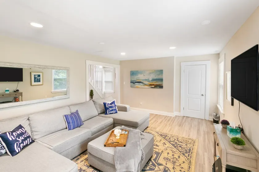 Home in DT Libertyville near Corp HQs And Naval Base - Image 1