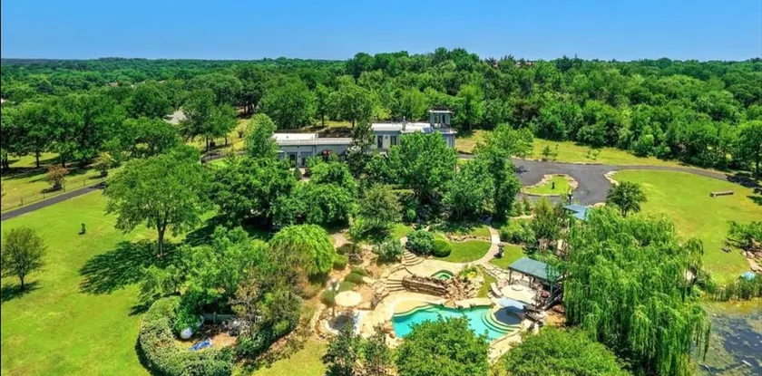 The Braun Manor| Historic 1882 Mansion |Sleeps 30 - Image 1