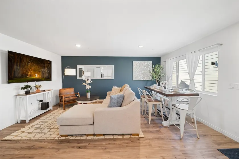 Pacific Breeze: Chic Family-Friendly Penthouse - Image 1