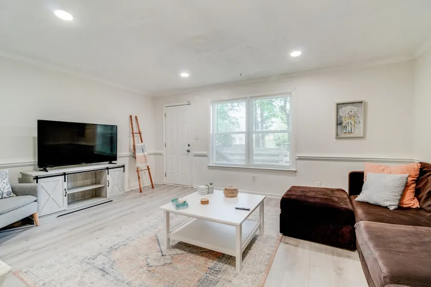 The ”Bison” contemporary retreat (King Bed)+ - Image 1