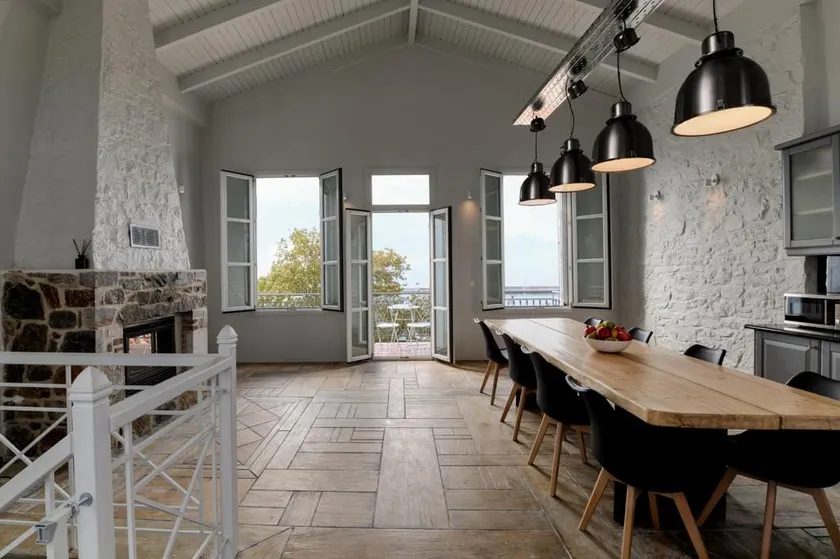 Iris Home - Image 1