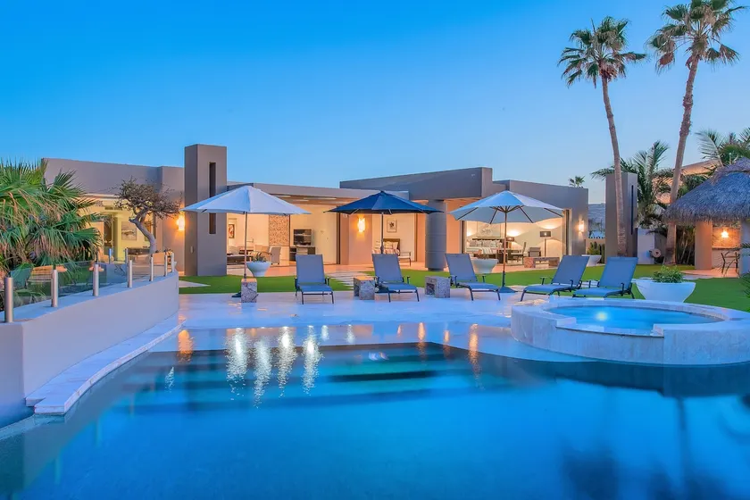Contemporary Villa for Relaxing - Image 1