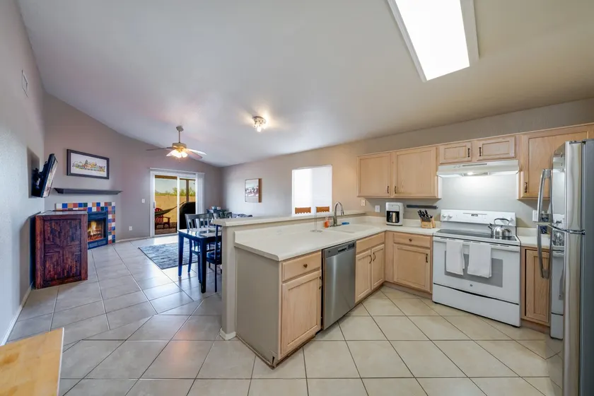 Silverbell | 3 BR & 2 BA | Garage | Quiet | Fenced - Image 1