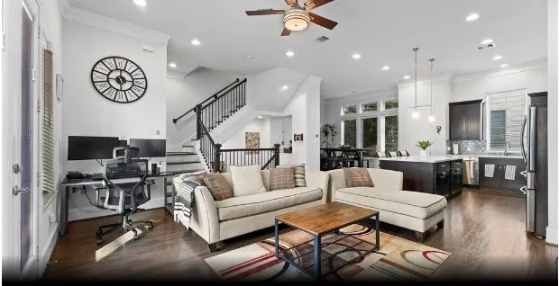 Townhouse Gem - Heart of Houston - Image 1