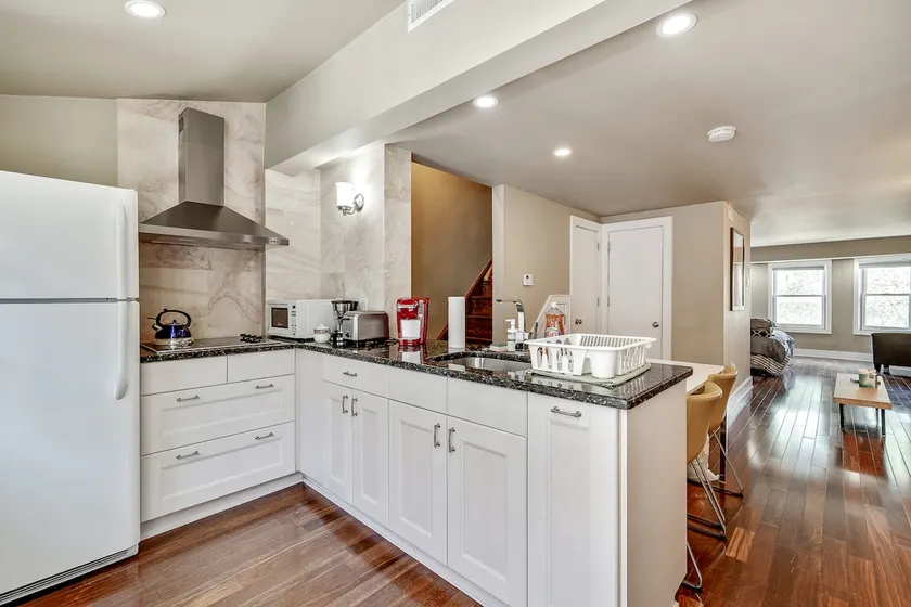Old City Double Unit with Private Patio! Sleeps 9! - Image 1