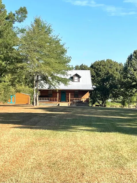 Colorful Cozy Cabin - Image 1