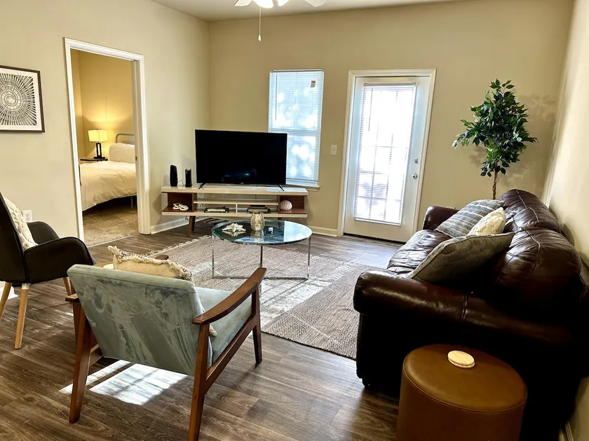 Comfy 3BR 2BA Apartment (Pool, Kitchen, Wi-FI) - Image 1