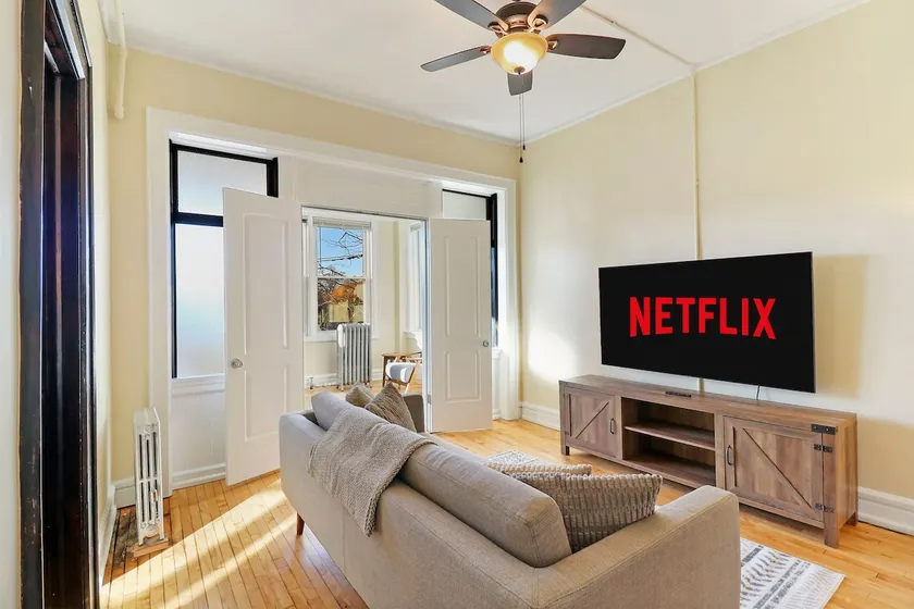 3 Bedroom Apartment | Waukegan Downtown Views - Image 1